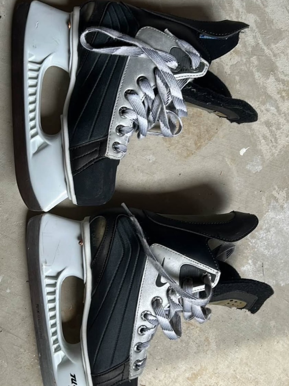 Nike Kids Black Hockey Skates with blade covers